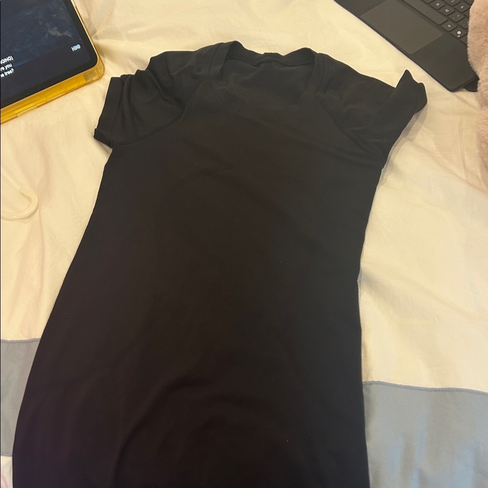 Black Lululemon swiftly